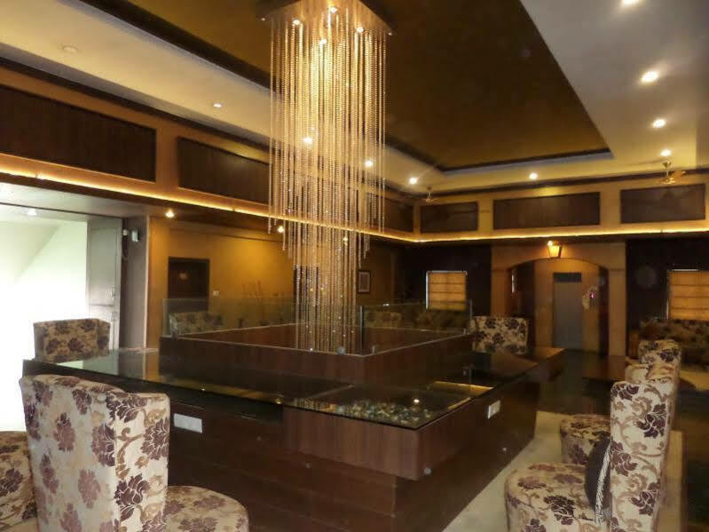 Matrix Inn Пуна Экстерьер фото