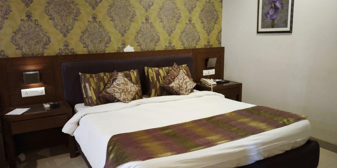 Matrix Inn Пуна Экстерьер фото