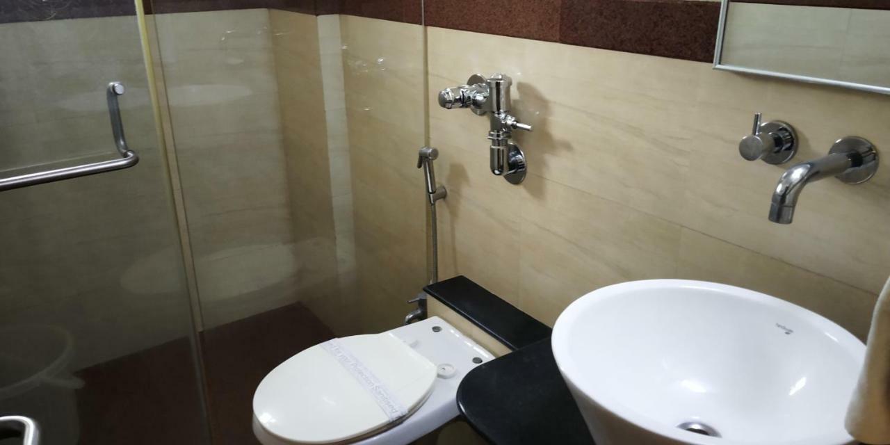 Matrix Inn Пуна Экстерьер фото