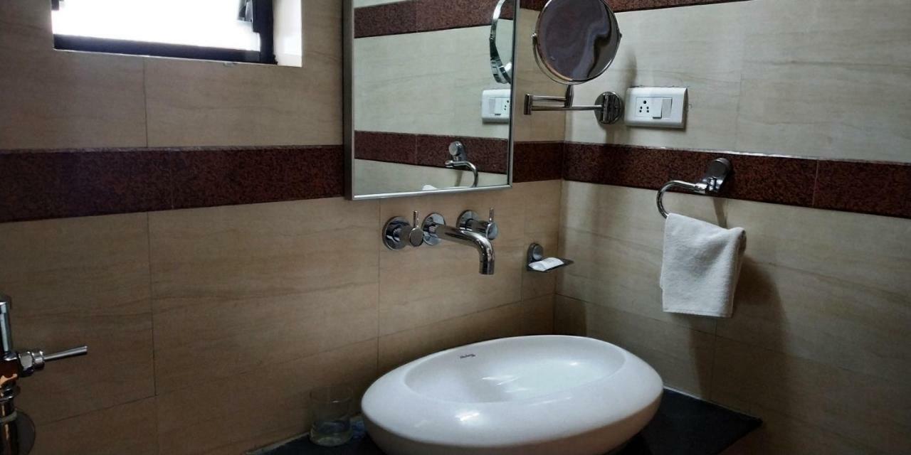 Matrix Inn Пуна Экстерьер фото
